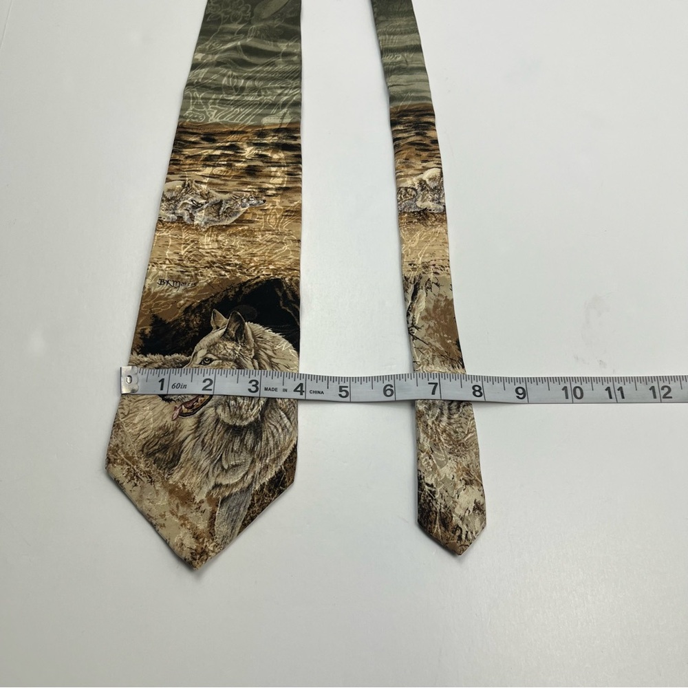 Endangered Species Wolf Design Men's 100% Silk Neck‎ Tie Catch the Wind Vintage - Picture 4 of 7
